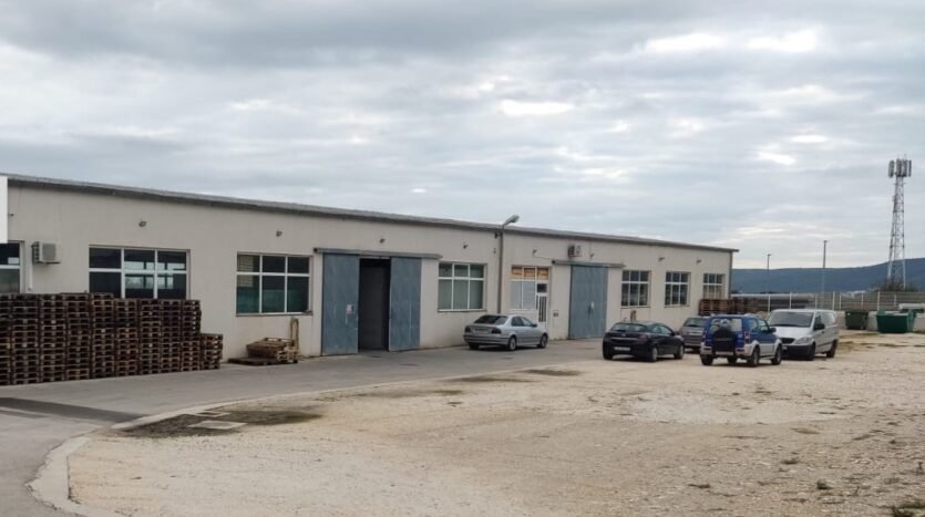 Trogir, skladište površine 750m2, prodaja 2