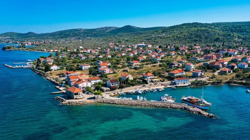 Neviđane, građevinsko zemljište 800 m2, prodaja