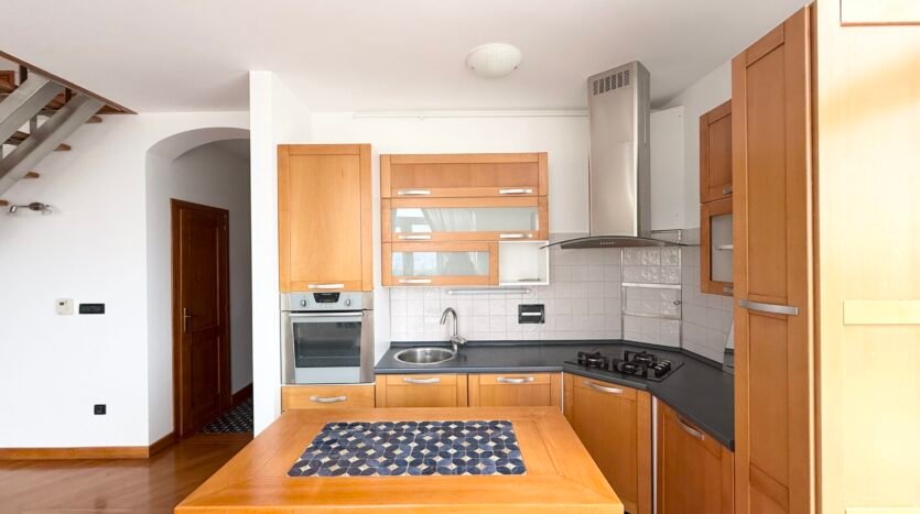 Šestinski Vrh, četverosobni penthouse s galerijom i parkingom, najam 3