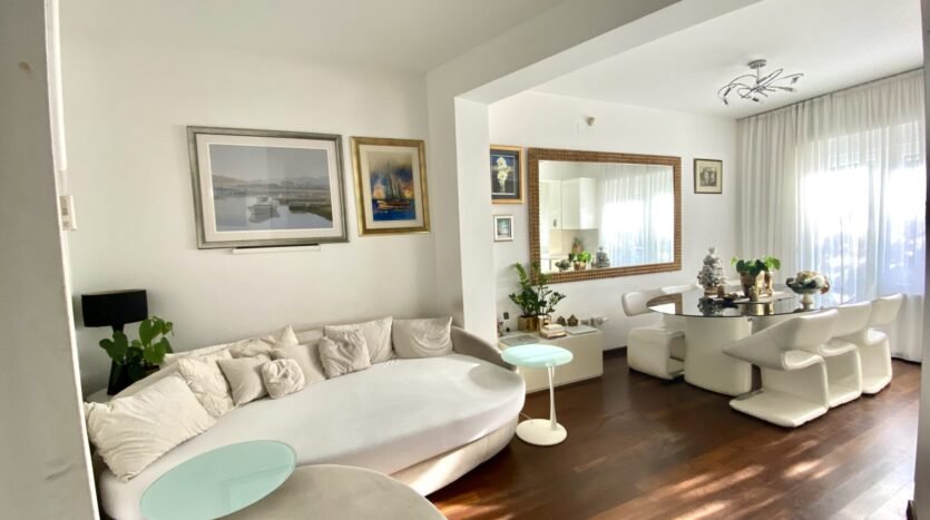Zagreb, Centar, 232m2 (stan, poslovni prostor, garaža, spremište) dvorište 400m2, prodaja