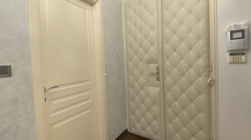 Trg bana Jelačića, poslovni prostor 115 m2, najam 3