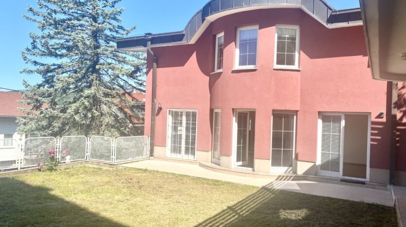 Šestine, nenamještena obiteljska vila s vrtom i garaža, najam 5