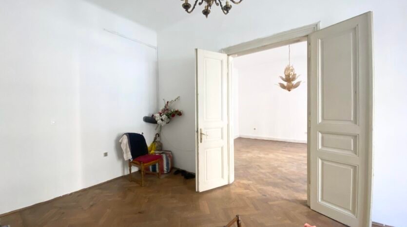 Strogi centar, četverosoban uredski prostor za adaptaciju, prodaja 3