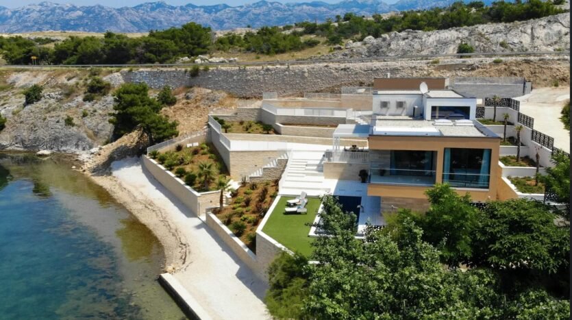 Zadar okolica, nova luksuzna vila sa bazenom, prvi red, prodaja