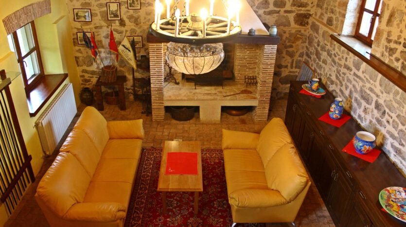 Okolica Poreča, renovirana i namještena kamena kuća, prodaja 5