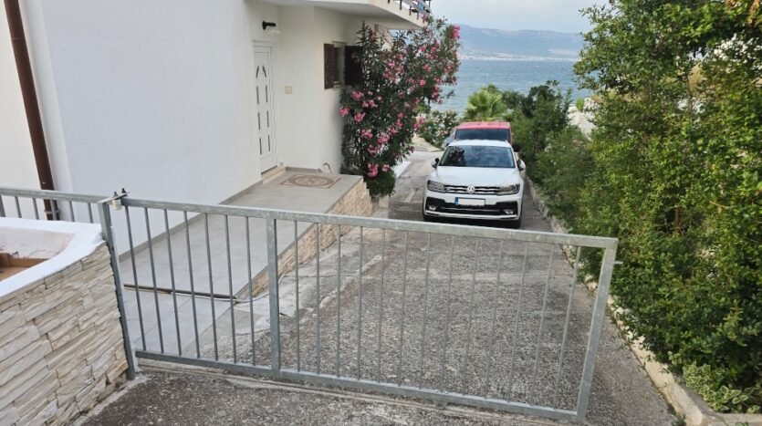 Čiovo – Izvrsna kuća, bazen, vez, prvi red uz more, prodaja 5