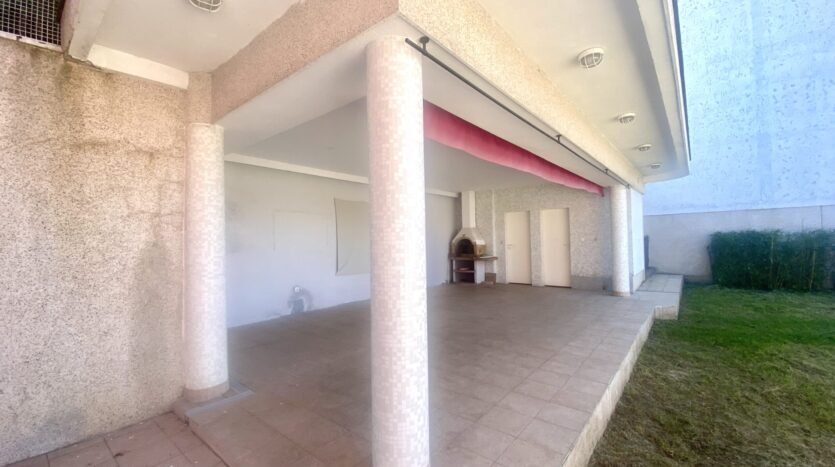 Šestine, nenamještena obiteljska vila s vrtom i garaža, najam 4