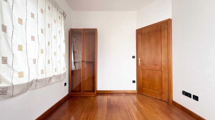 Šestinski Vrh, četverosobni penthouse s galerijom i parkingom, najam 4