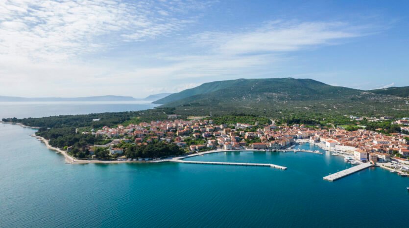 Građevinsko zemljište 965 m2 u centru Cresa | Prodaja