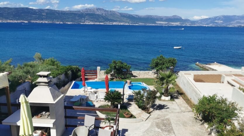 Čiovo – Izvrsna kuća, bazen, vez, prvi red uz more, prodaja 2