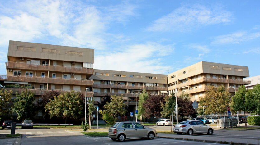 Ulica Hruševečka, dvostruka garaža plus dva parkirna mjesta, prodaja