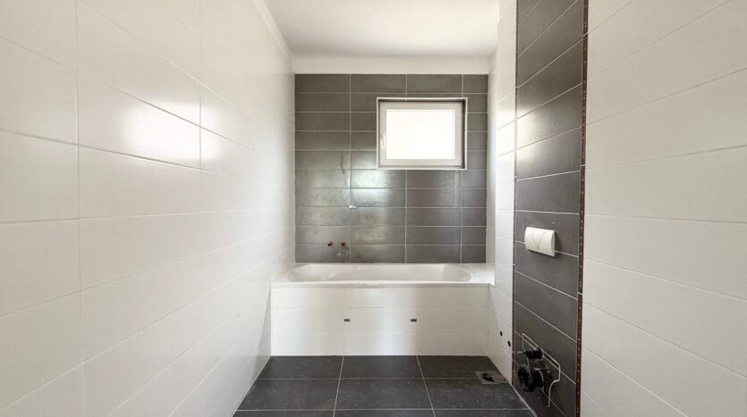 Zrinjevac, namješten peterosoban stan 180m2, najam 3