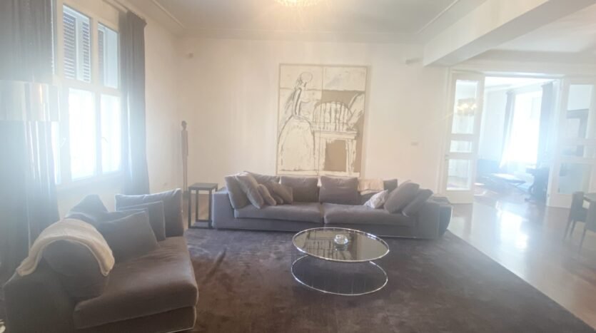 Luksuzan stan 250m2, strogi centar, najam 2