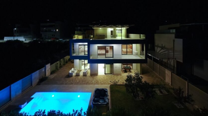 Makarska, namještena luksuzna vila sa bazenom, prodaja