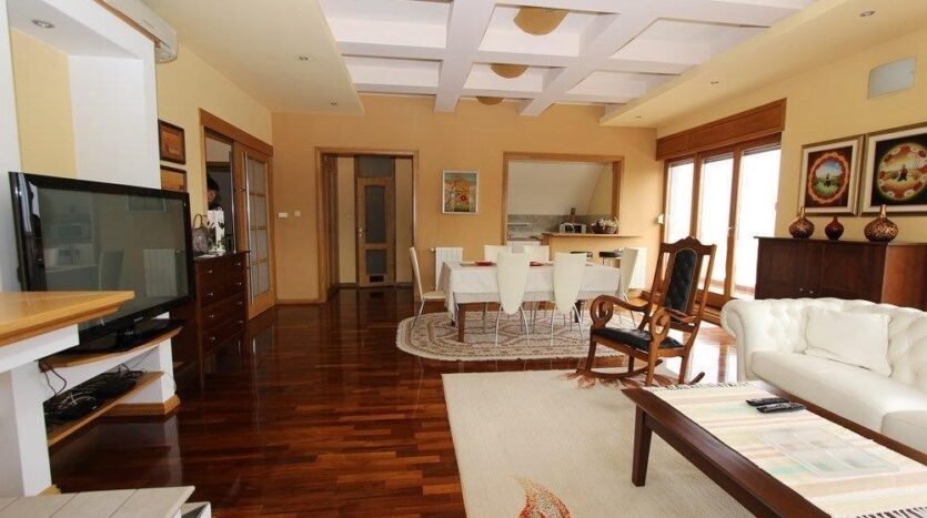 Šarmantan penthouse od 170 m² za najam na prestižnom Pantovčaku 3