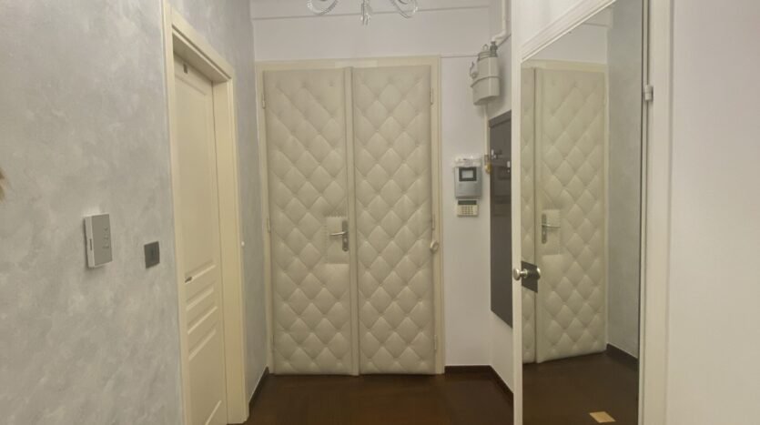 Trg bana Jelačića, poslovni prostor 115 m2, najam 2