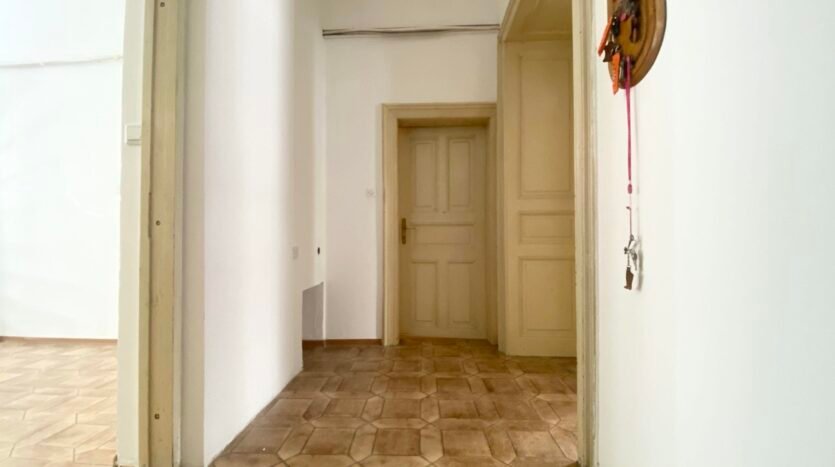 Strogi centar, četverosoban uredski prostor za adaptaciju, prodaja 2
