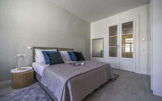 Ban Jelačić Square, apartment 57m2, rent