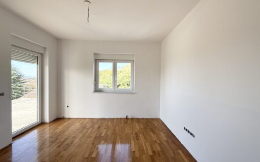 New luxury 3-room apartment, parking, garden, Oporovec, sale