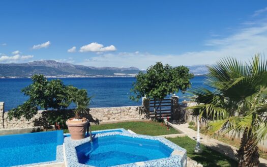 Čiovo – Excellent House, Pool, Dock, First Row, Sale