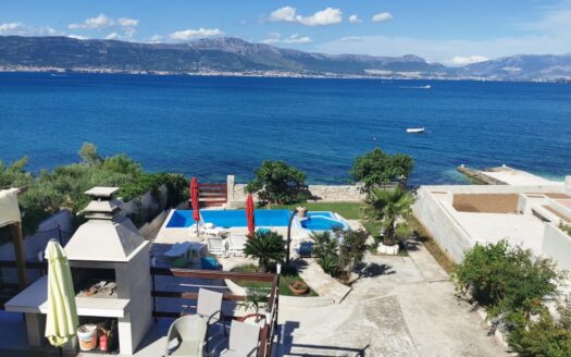 Čiovo – Excellent House, Pool, Dock, First Row, Sale