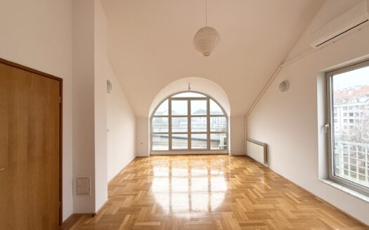 Malešnica, unfurnished office 110m2, parking, rent