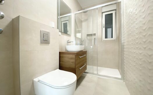 Novalja – Gaj, 5-room apartment with terrace, garden and 2 parking spaces, sale