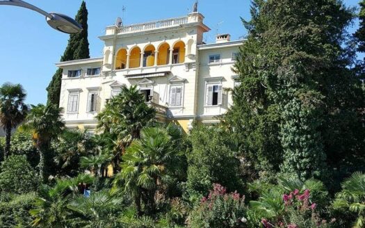 Opatija, center, luxury apartment 150m2, parking, rent