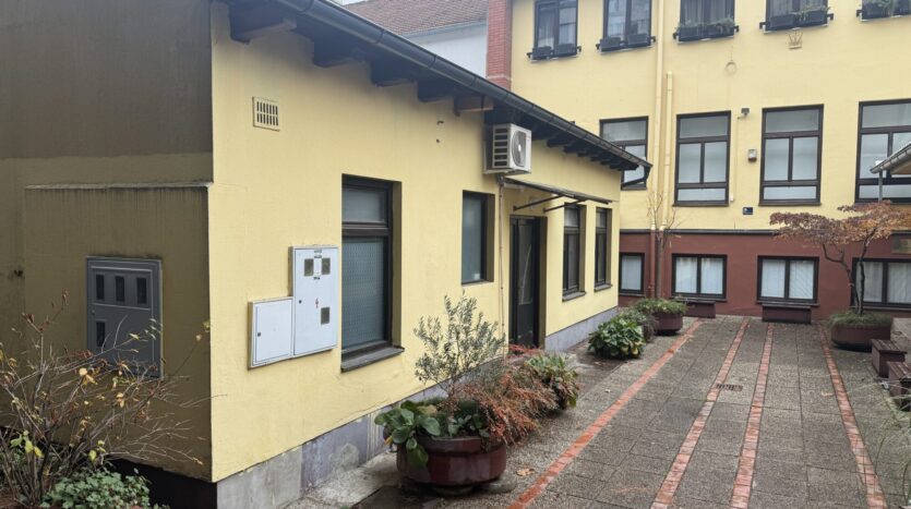 Zagreb, 1.zone, small courtyard house, sale