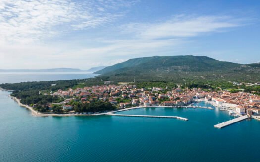 Building land 965m2 in the center of Cres | Sale